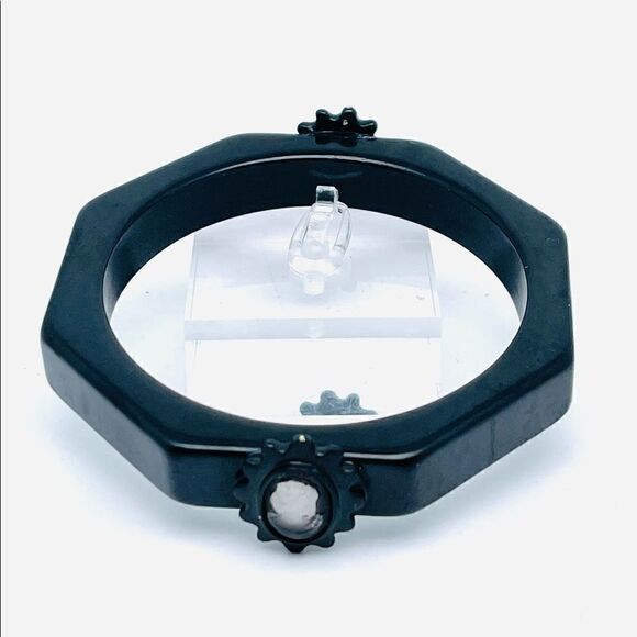 Set of Vintage Black Bakelite Mourning Bangle Bracelets with Cameo Accents - Picture 15 of 16